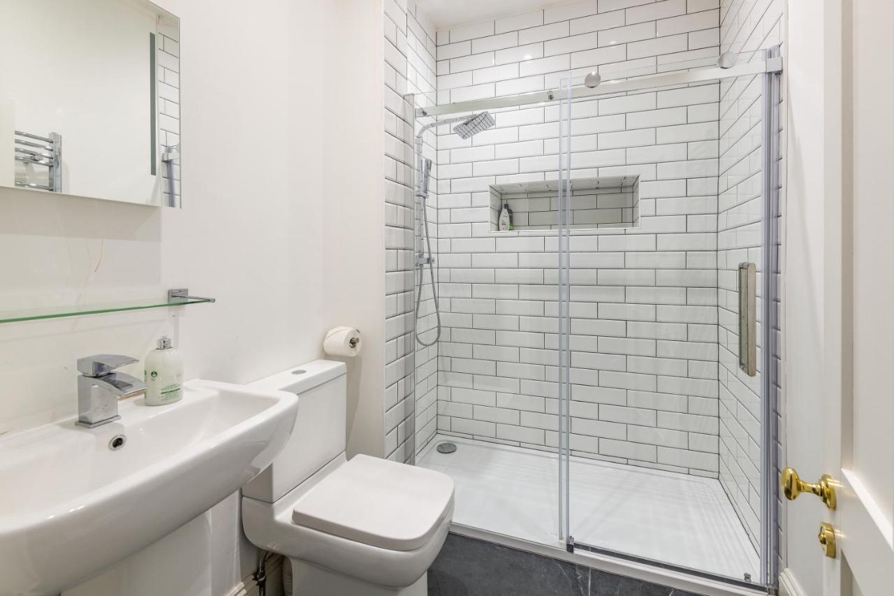 Georgian 2 Bed Apartment With 3 Bathrooms And Parking Esterno foto