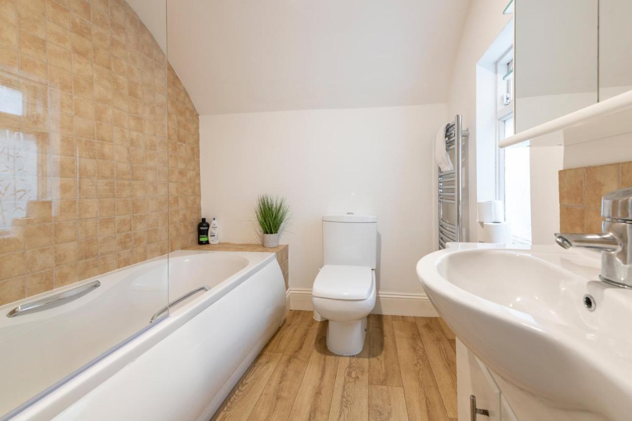 Georgian 2 Bed Apartment With 3 Bathrooms And Parking Esterno foto